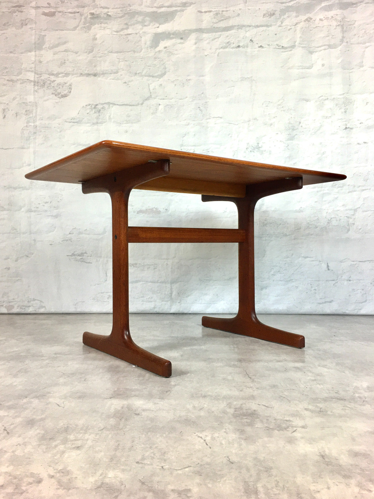 Mid Century Beistelltisch aus Teakholz Danish Design